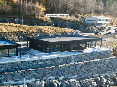 Stor tomannsbustad med fantastisk panoramautsikt - Nær Rosendal