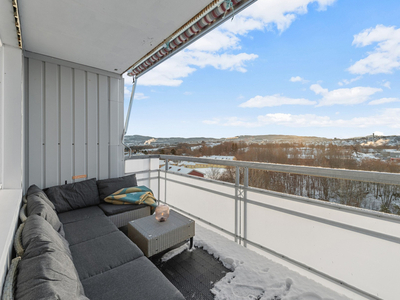 3-roms leilighet med fantastisk utsikt - Topp og endebeliggenhet - 2 store soverom - Vedovn - Heis