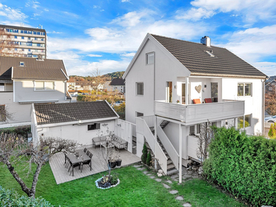 Drømmeleilighet på Lund med gjennomgående høy standard! Solrik terrasse - Egen deilig uteplass - Garasje