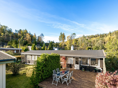 Enebolig med alt på en flate i barnevennlig boligområde - Carport - 3 soverom - Hage