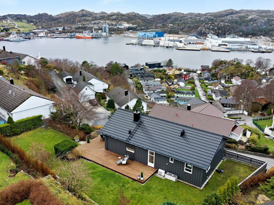 Velholdt enebolig i Grønedalen med utsikt og meget gode solforhold