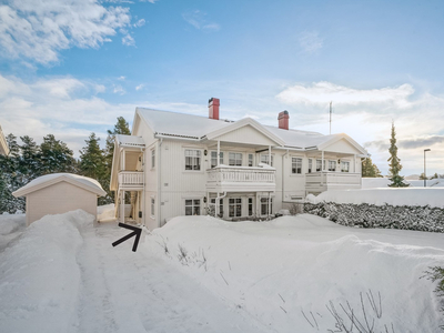 Fin og gjennomgående 4-roms leilighet med lite innsyn og gode solforhold på Gamlegrendåsen |Terrasse |Hage |Garasje m/el