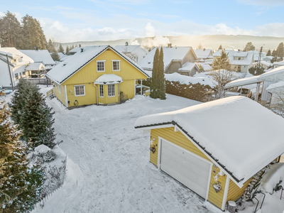 Innholdsrik enebolig i attraktivt og barnevennlig område | 3 soverom | Gode lys- og solforhold | Garasje