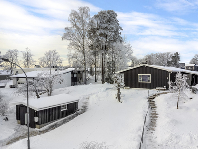 Lettstelt enebolig i populært boligområde ved Likollen på Låby - Gjennomgående innvendig oppusset - 3 soverom - Garasje