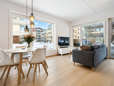 Strøken 3-r selveier fra 2020 m/solrik terrasse på ca.24 m² og garasjeplass m/lader | Sentral og attraktiv beliggenhet!