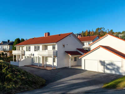 3-roms selveierleilighet med trappefri adkomst - Garasje - Sydvendt terrasse - Lave felleskostnader - Kort veg til Moa