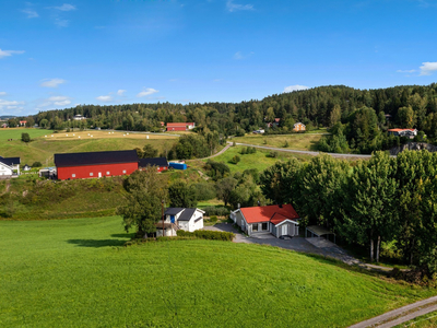 Båstad: Enebolig fra 2007 i landlige omgivelser - 2 soverom - Behov for oppgraderinger og påkostninger.