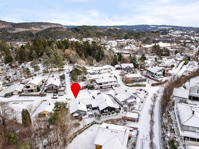 Enebolig med alt på en flate - Garasje - Grenser til friareal