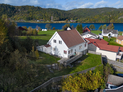 Kvernvollen | Stor enebolig | Garasje m/ smøregrav | Carport m/ lader | Solrik utsikt | Landlig og sentralt!