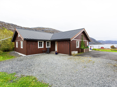 Lading - Flott enebolig med panoramautsikt - Stor garasje - Naust - Barnehage i nærområdet