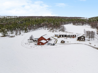 Landbrukseiendom på 2473 daa. Vakkert tun, beliggenhet og utsikt til Rondane!