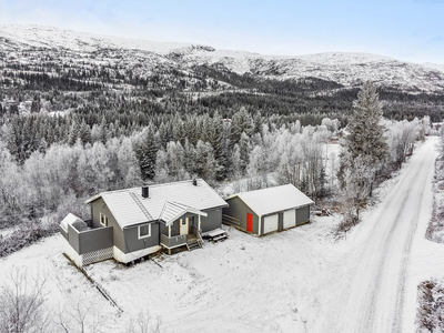 Landlig enebolig i rolige omgivelser // Dobbelgarasje & terrasse | Scooterløype i nærheten | Sokner til Granmoen skole