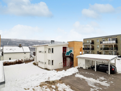 Lys og innbydende halvpart av tomannsbolig med alt på ett plan | Carport| Uteplass | IN-ordning