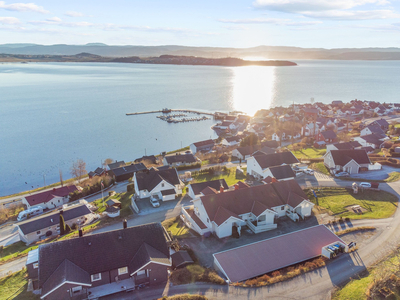 Moderne selveierleilighet fra 2007 med garasje | Fjordgløtt og solrikt