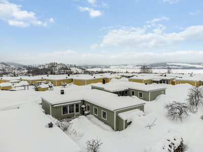 Enebolig med alt på ei flate! 3 sov - garasje - terrasse - hage. Solrikt, rolig og etablert boligområdet.