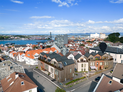 Lekkert townhouse med solrik terrasse og parkering