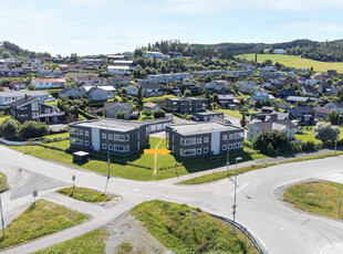 Sørlia - Innholdsrik 4-roms leilighet med 2 terrasser. Garasje. Vannbåren varme!