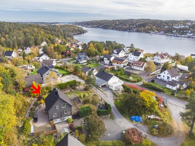 Enebolig med sjønær beliggenhet. Nær skole, barnehage m.m.