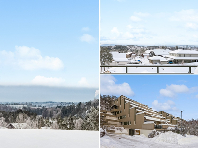 Innholdsrik toppleilighet over to plan med fantastisk utsikt | Stor solrik terrasse | Moderniseringsbehov | P-plass |