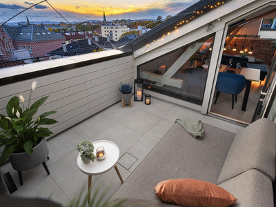 En utrolig flott og unik loftsleilighet - Privat solrik takterrasse m/utsikt over Oslo - 81m² gulvareal inkl. hems -