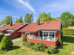 Borgejordet- Fint beliggende 2 roms seniorleilighet (50+) med fin solrik hage og terrasse. Carport.