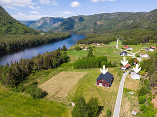 Heistad i Bygland - landlig beliggende småbruk med bolighus, ny driftsbygning, tømmerhytte og jaktterreng