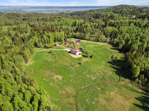 Idyllisk småbruk med 56 mål tomt i solrike og naturskjønne omgivelser - Kort kjørevei til Asker sentrum