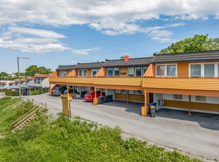 Rekkehus med carport og flott beliggenhet.