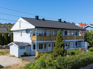 Selveierleilighet | Sentralt| Høydefølelse | Uteplass/terrasse | Liten hage | Parkering