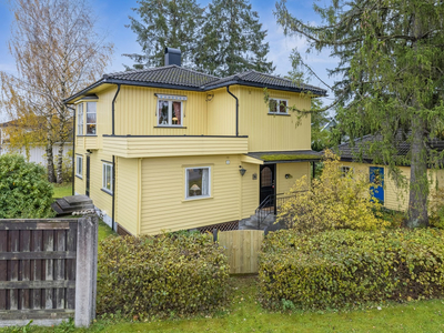 Enebolig med romslig tomt. Utleiemulighet som del av egen bolig. Garasje. Dobbeltboligforsikret