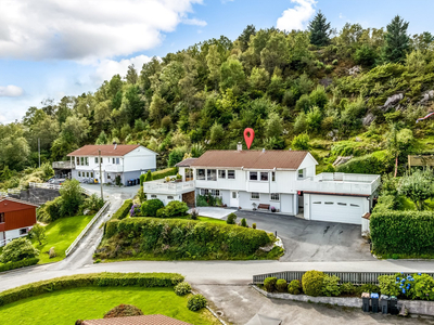 Påmeldingsvisning man. 30/10 kl. 16.30 - 17:15 - Attraktivt beliggende familiebolig - godt vedlikeholdt - dobbel garasje