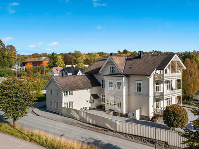 Stor, sentral og ærverdig bygård m. 8 leiligheter + hybel - Snippen/Halden sentrum