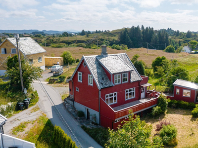 Enebolig i landlige omgivelser - Rolig og solrik beliggenhet - Koselig hage!