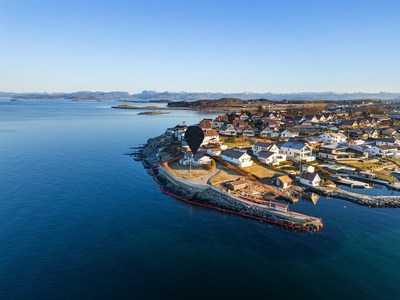 Fantastisk eiendom med strandlinje, brygge og 2 måls tomt | Oppussingsbehov