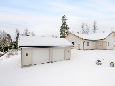 Flott nyoppført tomannsbolig med alt på ett plan - terrasse, hagedel og garasje - barnevennlig beliggenhet på Rømskog!