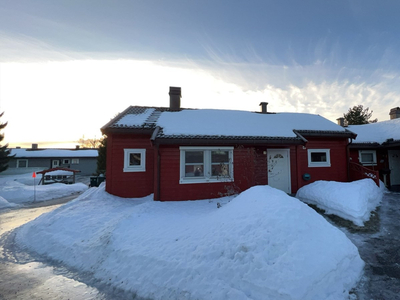 VISNING AVLYST! Rekkehus-leilighet med garasje. Attraktiv beliggenhet på idylliske Rolighetsmoen, nær Bergsjø og badestr