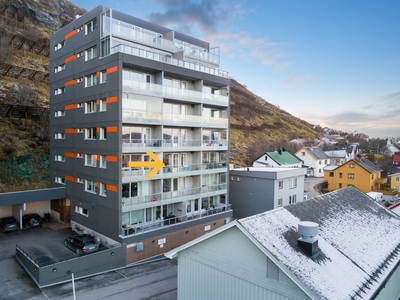 Nyhet! Praktisk og sentrumsnær 2-roms selveierleilighet med flott utsikt |Carport |Utebod