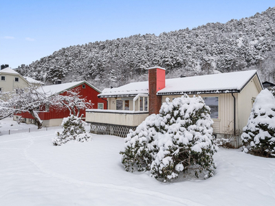 Sentrumsnær, lettstelt enebolig med fin tomt og gode solforhold!