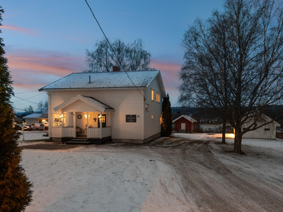 Sjarmerende småbrukseiendom på ca. 19 mål | Familievennlig og idyllisk | Kort vei til Sundet og tog | Garasje