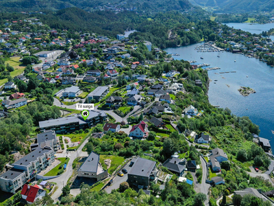 Tertnes - Lekker 2-roms i nyere bygg med solrik balkong. Heis og garasjeplass. Badeplass like ved.