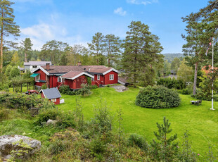 Enebolig i naturskjønne omgivelser| Over 2,5 mål idyllisk tomt ved skogkanten |Dobbelgarasje |Kun ca. 20 min til Oslo!