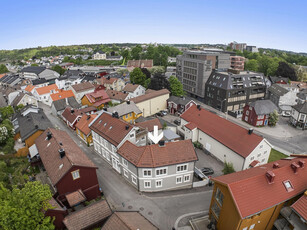 Flott, klassisk leilighet i oppgradert bygård | 2 sov | Sydvestvendt | Stort, uinnredet loft | Lave felleskostnader!