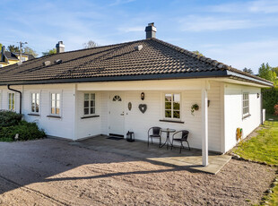 SOLGT - VISNING AVLYST - Garasje - Stor, solrik terrasse - Varmepumpe - Rolig og landlig!