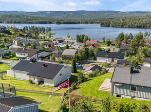 Nyoppusset og familievennlig enebolig m/ hybel- Dobbelgarasje - Tomt på 881kvm - Fantastiske sol- og utsiktsforhold