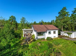 Båtstø - Sjarmerende enebolig i barnevennlig og solrikt område.