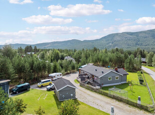 Enebolig med sentral og fin beliggenhet på Atna - Romslig og solrik tomt.