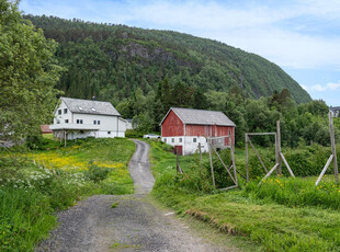 NY PRIS - Landbrukseiendom med idyllisk beliggenhet ca 10 minutter i bil fra Moa