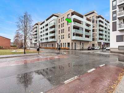 Attraktiv og moderne 3-roms hjørneleilighet | Garasjeplass | Balkong | Fjernvarme | Heisadkomst | Felles takterrasse