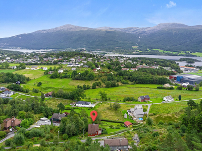 NY PRIS! Boligeiendom med flott utsikt og landlig beliggenhet i endevei