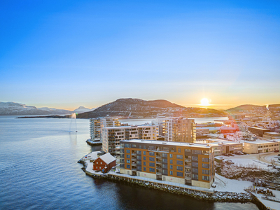 VISNINGSLØRDAG 2.12|Smakfull og gjennomgående 3-roms leilighet i populære Brovingen | To balkonger | Garasjeplass | Heis